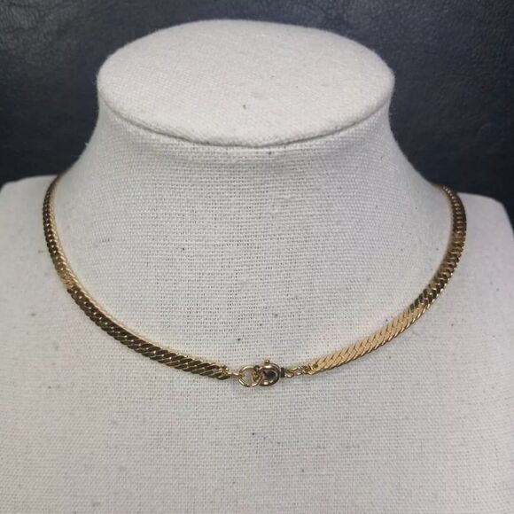 Vintage TRIFARI Bib Necklace Cream/Beige Enamel. EXCELLENT CONDITION - Picture 4 of 7